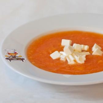 Sopa fria de papaia com queijo fresco, nozes e mel de rosmaninho 