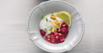 Limão em iogurte com marinada de romã e framboesas Pingo Doce