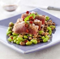 (Feijões) Soja e Salada de Malaguetas cobertas com Atum Tostado 