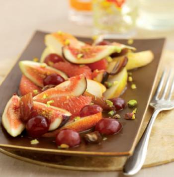 Salada de frutos mediterrânicos com especiarias e pistácios 