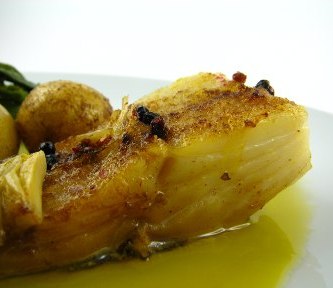 Bacalhau grelhado com batatas a murro e grelos 