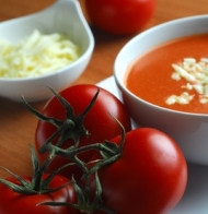 Sopa de tomate com queijo 