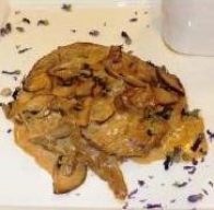 Carne de Gluten com cogumelos e molho de nata e soja