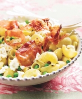 Massa com ervilhas, bacon e ricotta 