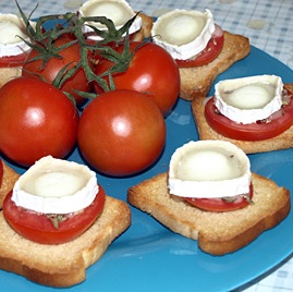 Tostas de chévre e tomate 