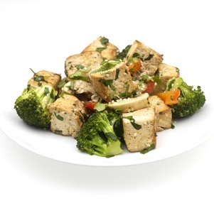 Salteado de tofu e brócolos 